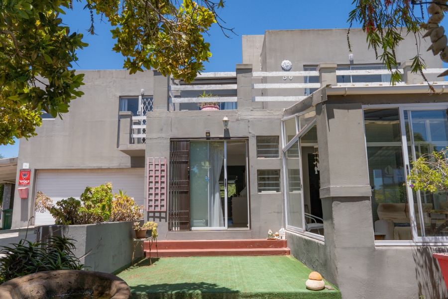 5 Bedroom Property for Sale in Myburgh Park Western Cape